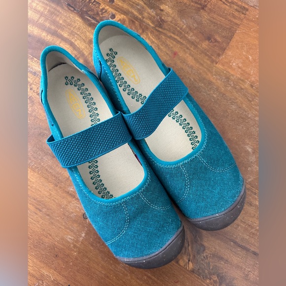 Keen Mary Jane Elastic strap Teal slip on canvas flats size 8.5 - Picture 1 of 9